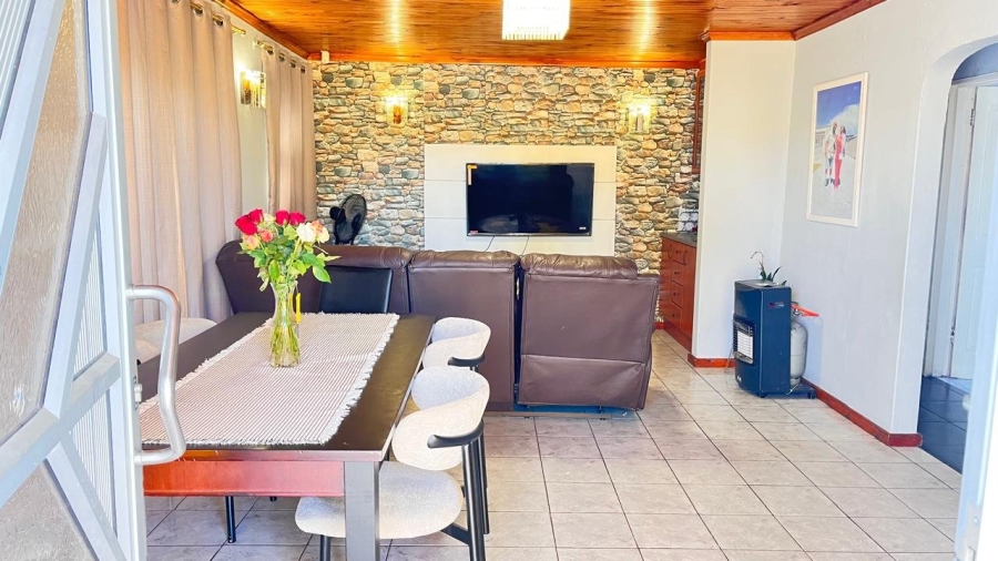 4 Bedroom Property for Sale in Kleinvlei Western Cape